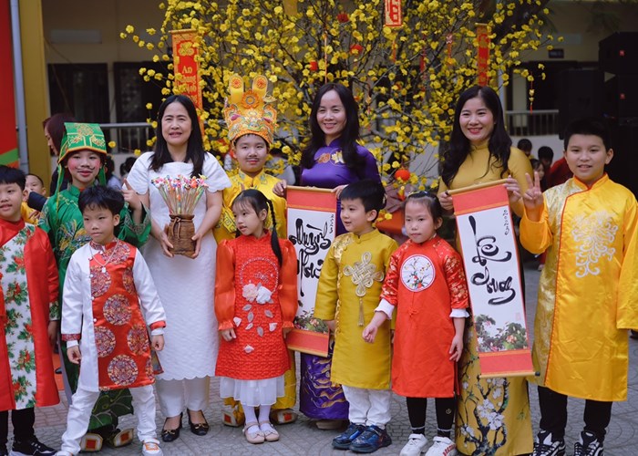 Học sinh hào hứng trải nghiệm không khí Tết cổ truyền - Anh 1