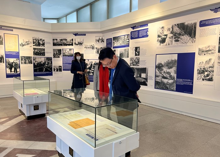 Hiệp định Paris - Cánh cửa hòa bình - Anh 3