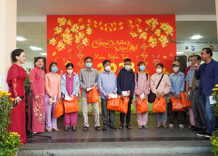 Đường hoa Xuân Quý Mão tại Bệnh viện Chợ Rẫy - Anh 3