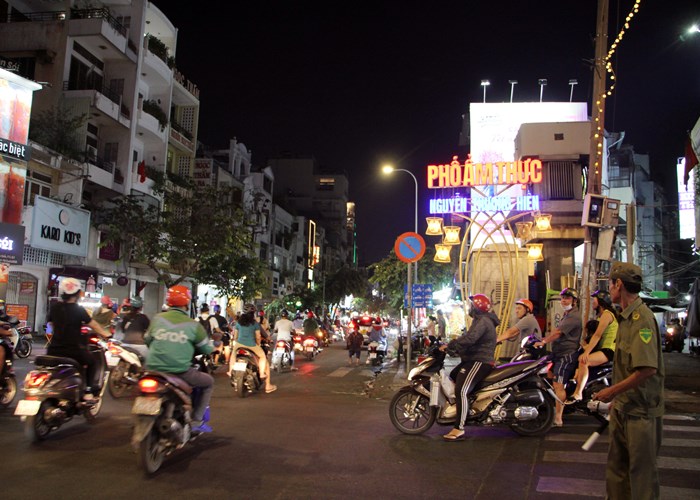 Khám phá các phố ẩm thực ở TP.HCM - Anh 3