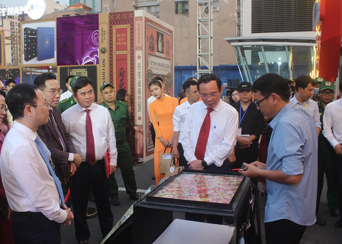 TP.HCM: Khai mạc Đường Sách Tết Quý Mão năm 2023 - Anh 2