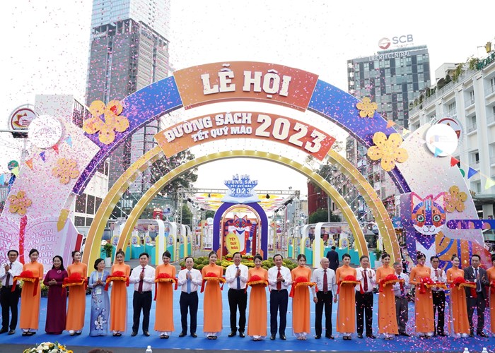 TP.HCM: Khai mạc Đường Sách Tết Quý Mão năm 2023 - Anh 1