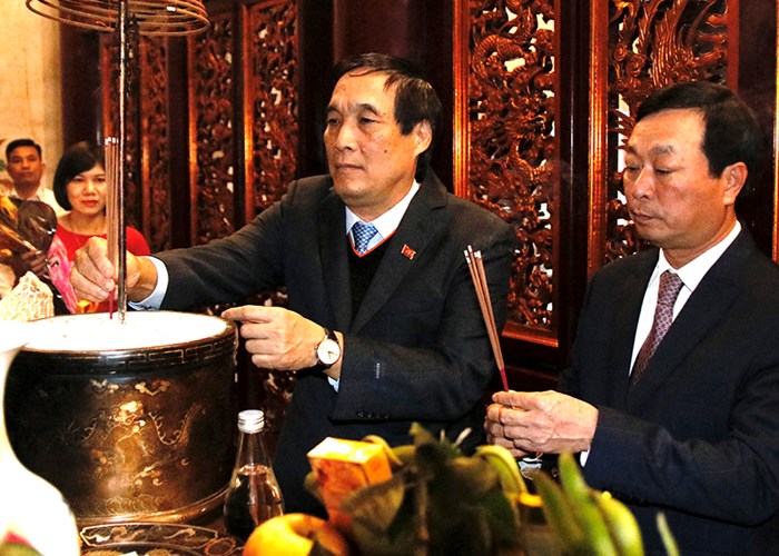 Dâng hương tưởng niệm các Vua Hùng trước thềm Xuân mới - Anh 1
