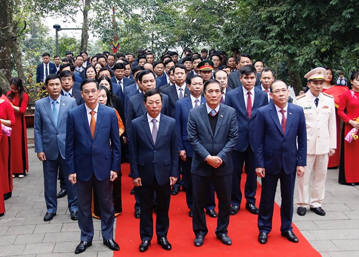 Dâng hương tưởng niệm các Vua Hùng trước thềm Xuân mới - Anh 2