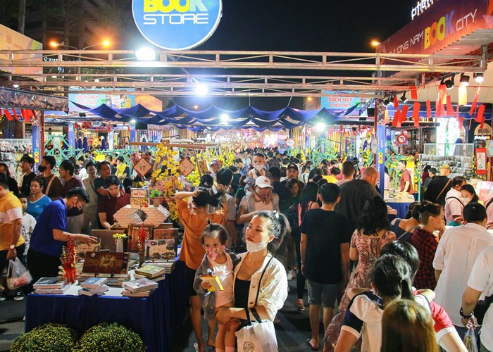 Lễ hội Đường Sách Tết Quý Mão năm 2023 thu hút trên 585.000 lượt người - Anh 1