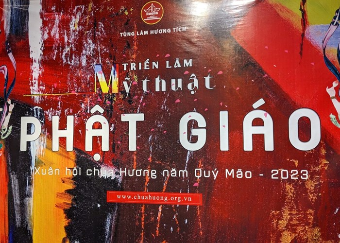 Hàng ngàn du khách đổ về Chùa Hương ngày khai hội - Anh 10