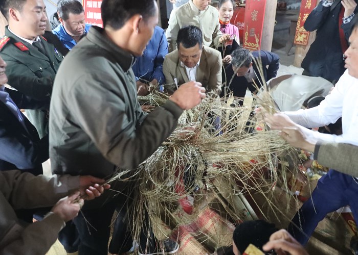 Cục Văn hoá cơ sở đề nghị: Không để xảy ra hành vi chen lấn, tranh cướp trong lễ hội - Anh 2
