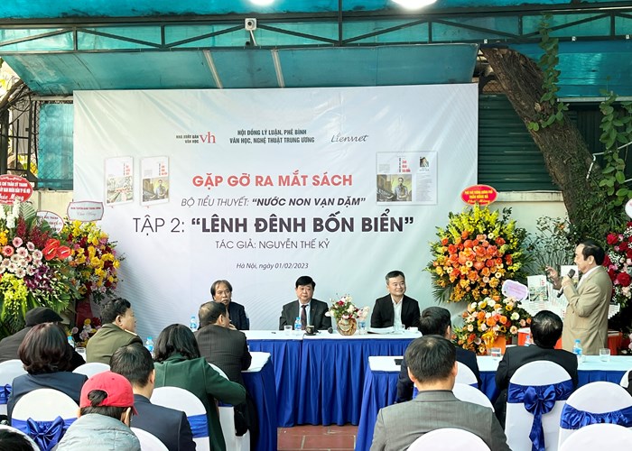 “Lênh đênh bốn biển”: Tiểu thuyết khắc hoạ hành trình 30 năm “Người đi tìm hình của nước” - Anh 1