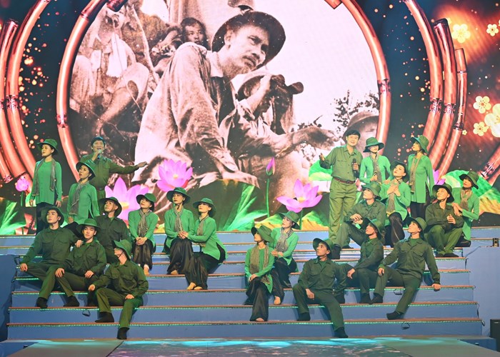Lễ hội Nguyên tiêu và Đêm thơ Việt Nam “Gieo vần yêu thương - Sức sống ngày mới” - Anh 2
