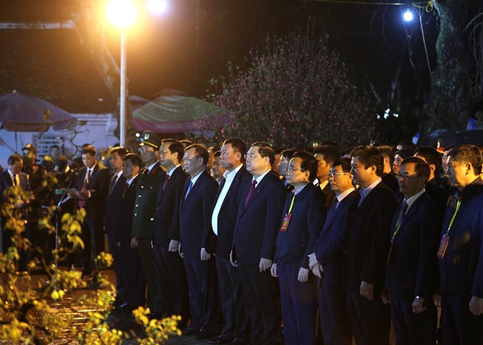 Siết chặt an ninh, đêm khai ấn Đền Trần diễn ra trong yên ả - Anh 1