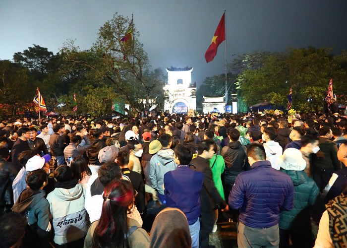 Siết chặt an ninh, đêm khai ấn Đền Trần diễn ra trong yên ả - Anh 14