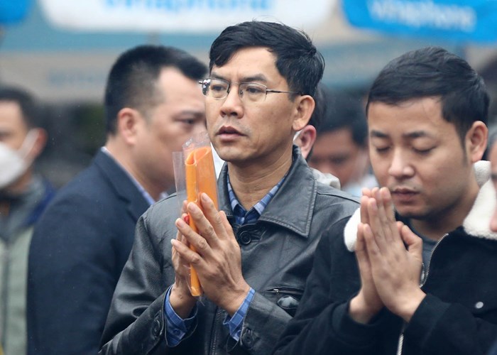 Lễ hội Đền Trần: Không còn chen lấn, xô đẩy để xin lộc ấn - Anh 6
