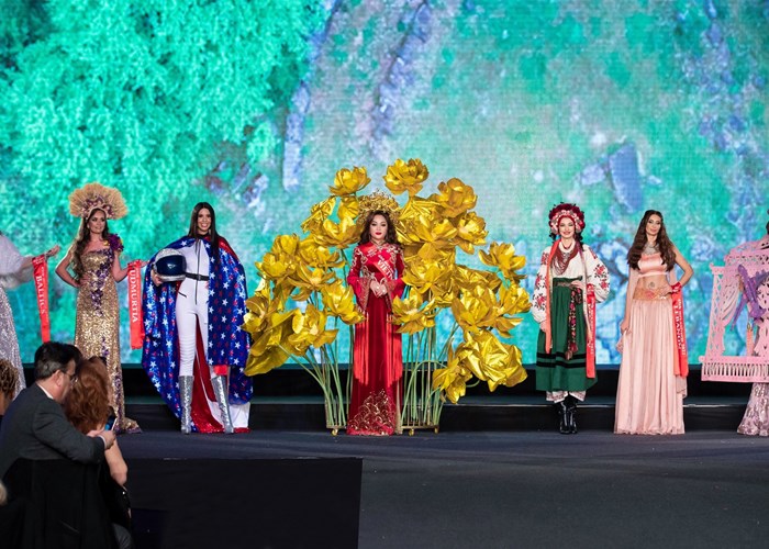 Người đẹp đến từ Việt Nam Hoàng Thanh Nga đoạt giải Á hậu 1 Mrs Universe 2022 - Anh 2