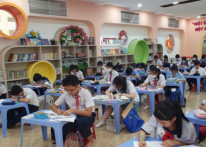 Học sinh thiết kế “Quyển sách lịch sử của tôi” - Anh 1