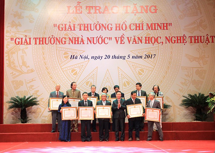 Sửa đổi Nghị định để giải quyết các vướng mắc trong thực tiễn về việc xét tặng 