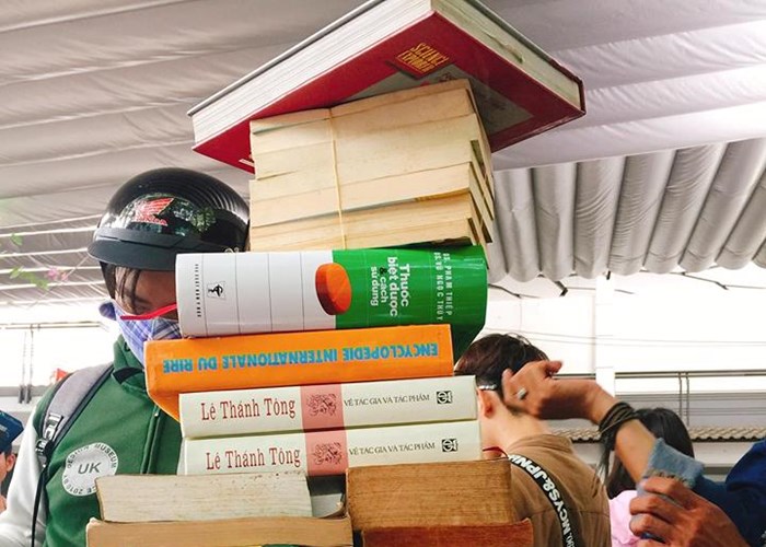 Hội sách kí lô tại Cung Văn hoá Lao động TP.HCM - Anh 1