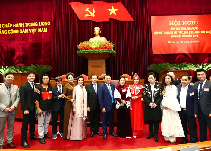 Tạo điều kiện tốt nhất để các nhà khoa học, trí thức, văn nghệ sĩ tiếp tục tận tâm, tận hiến vì quốc gia, dân tộc - Anh 11