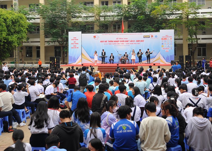 Hơn 3.000 học sinh tham gia ngày hội hướng nghiệp 2023 - Anh 3