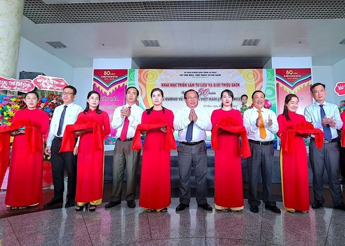 Cà Mau: Triển lãm, giới thiệu sách chuyên đề Kỷ niệm 80 năm Đề cương về văn hóa Việt Nam - Anh 1