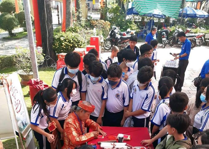 Vĩnh Long: Nhiều hoạt động văn hóa - giáo dục nhân lễ Xuân đinh tại di tích Văn Thánh miếu - Anh 1