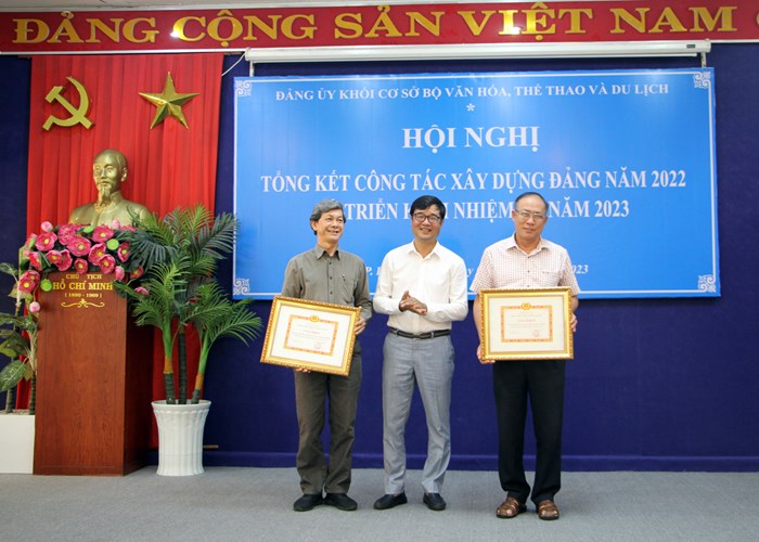 Học tập chuyên đề phát huy giá trị văn hóa, con người Việt Nam trong xây dựng không gian văn hóa Hồ Chí Minh - Anh 2