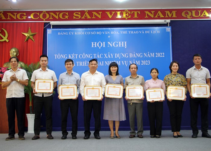 Học tập chuyên đề phát huy giá trị văn hóa, con người Việt Nam trong xây dựng không gian văn hóa Hồ Chí Minh - Anh 3