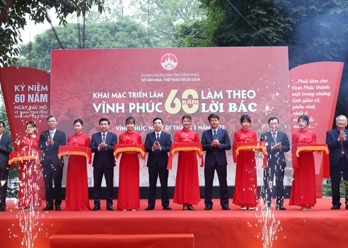 Triển lãm “Vĩnh Phúc - 60 năm làm theo lời Bác” - Anh 1