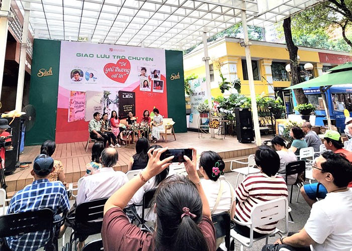 “Sách hay thay ngàn lời chúc” - Anh 1