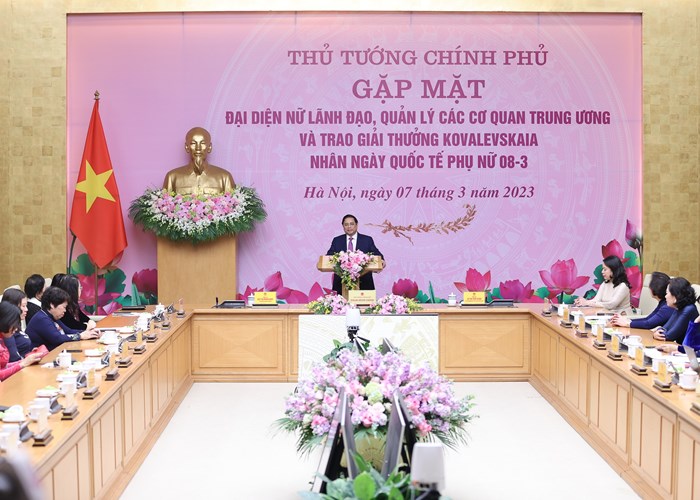 Thủ tướng: Đảng và Nhà nước luôn dành sự quan tâm sâu sắc đến công tác cán bộ nữ và bình đẳng giới - Anh 2