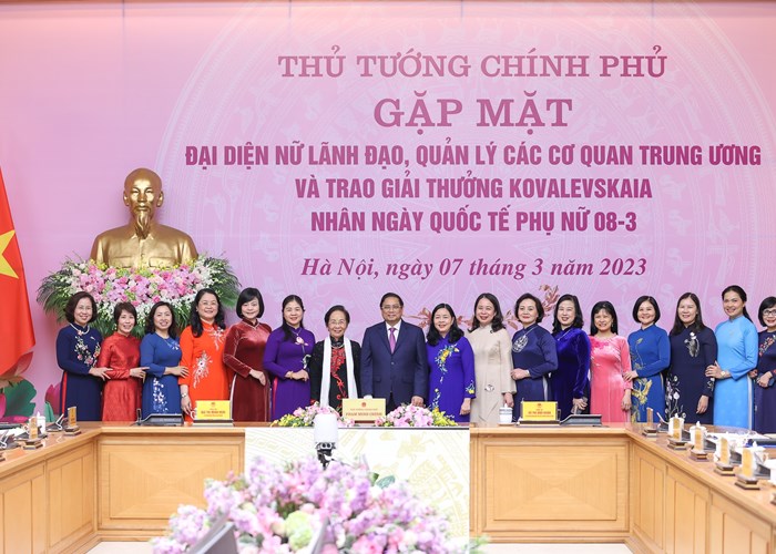 Thủ tướng: Đảng và Nhà nước luôn dành sự quan tâm sâu sắc đến công tác cán bộ nữ và bình đẳng giới - Anh 3