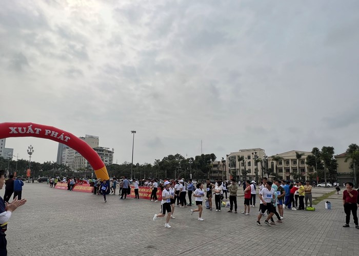 Thanh Hoá: Hơn 4.000 người tham dự Ngày chạy Olympic vì sức khỏe toàn dân - Anh 4