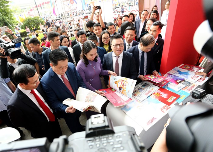 Khai mạc Hội Báo toàn quốc 2023: “Đoàn kết - Chuyên nghiệp - Văn hóa - Sáng tạo” - Anh 8