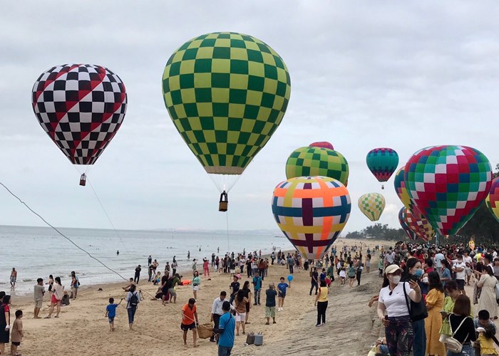 Biển trời Phan Thiết rực rỡ sắc màu khinh khí cầu - Anh 3
