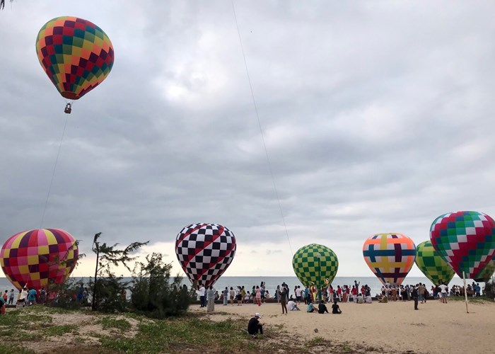 Biển trời Phan Thiết rực rỡ sắc màu khinh khí cầu - Anh 4