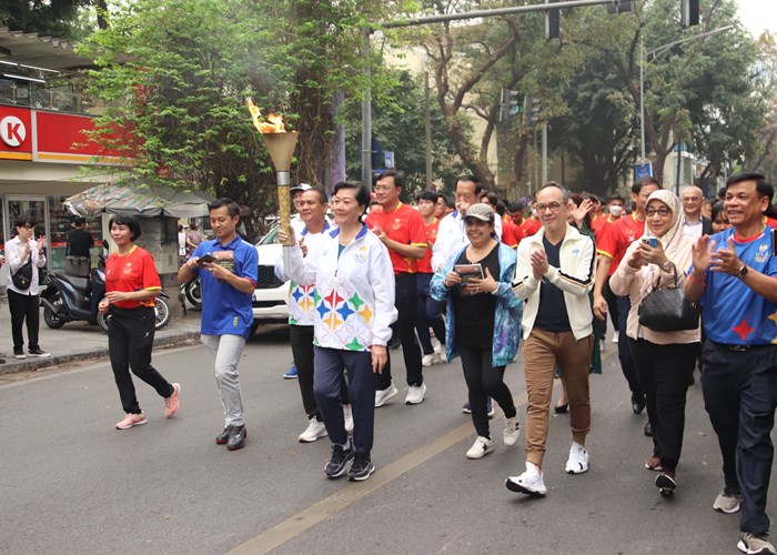 200 VĐV tham dự Lễ rước đuốc SEA Games 32 - Anh 7