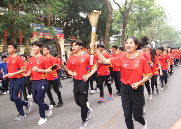 200 VĐV tham dự Lễ rước đuốc SEA Games 32 - Anh 9