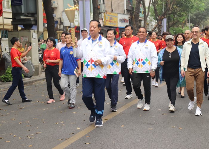 200 VĐV tham dự Lễ rước đuốc SEA Games 32 - Anh 6