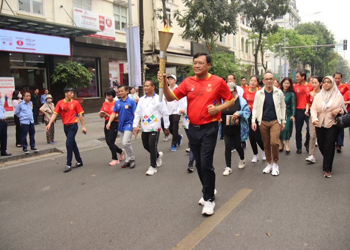 200 VĐV tham dự Lễ rước đuốc SEA Games 32 - Anh 8