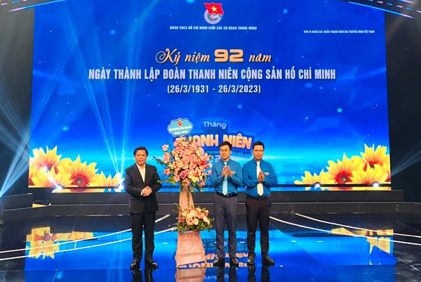 Bí thư Đảng ủy Khối các cơ quan Trung ương đối thoại với thanh niên - Anh 1