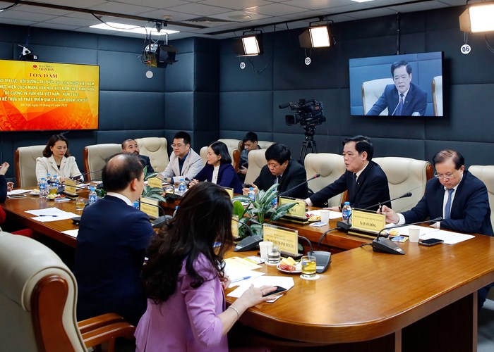 Phát huy giá trị “Đề cương về văn hóa Việt Nam”: Nâng cao trí lực, bồi dưỡng tri thức cho con người Việt Nam - Anh 4