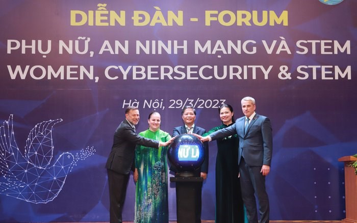 Khai mạc Diễn đàn quốc tế “Phụ nữ, An ninh mạng và STEM