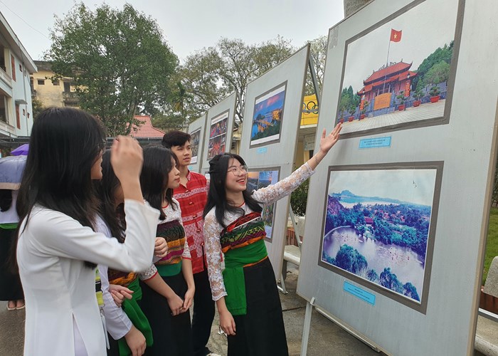 Thanh Hoá: Khai mạc Triển lãm ảnh “Văn hoá soi đường cho quốc dân đi” - Anh 2