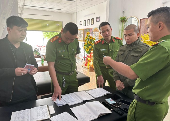 Thanh Hoá đồng loạt kiểm tra 735 cơ sở cầm đồ, cho vay tài chính - Anh 1