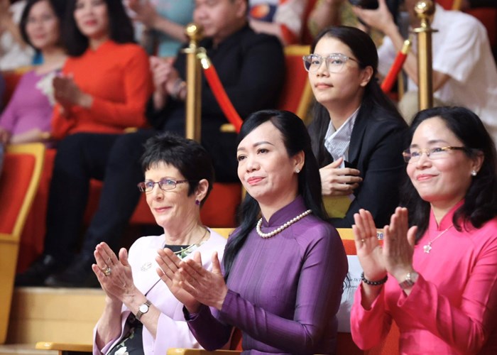 Phu nhân Chủ tịch nước Võ Văn Thưởng cùng phu nhân Toàn quyền Australia thăm Học viện Âm nhạc quốc gia Việt Nam - Anh 6
