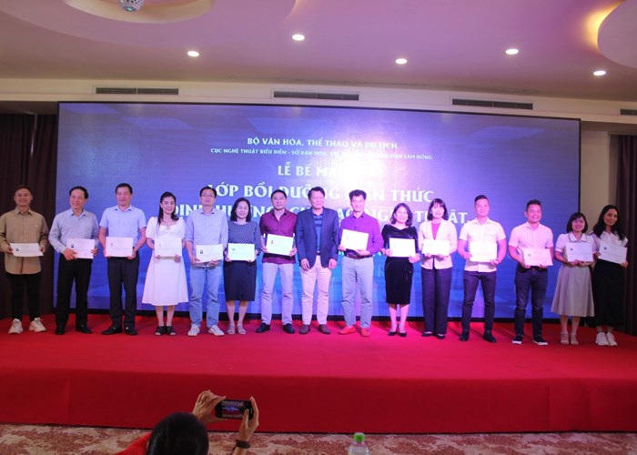 Bế mạc lớp bồi dưỡng kiến thức định hướng, chỉ đạo nghệ thuật, tổng đạo diễn năm 2023 - Anh 5