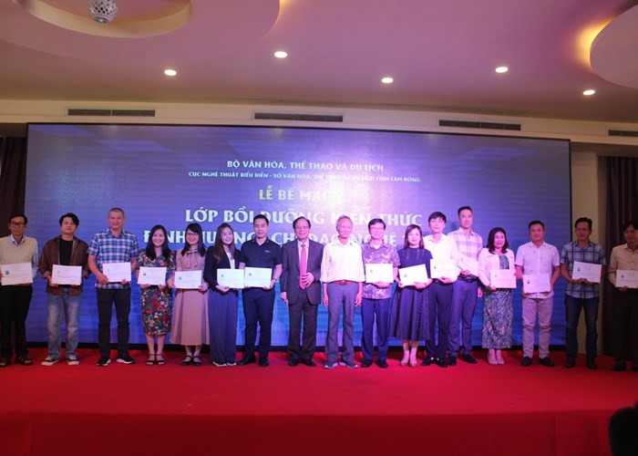 Bế mạc lớp bồi dưỡng kiến thức định hướng, chỉ đạo nghệ thuật, tổng đạo diễn năm 2023 - Anh 3