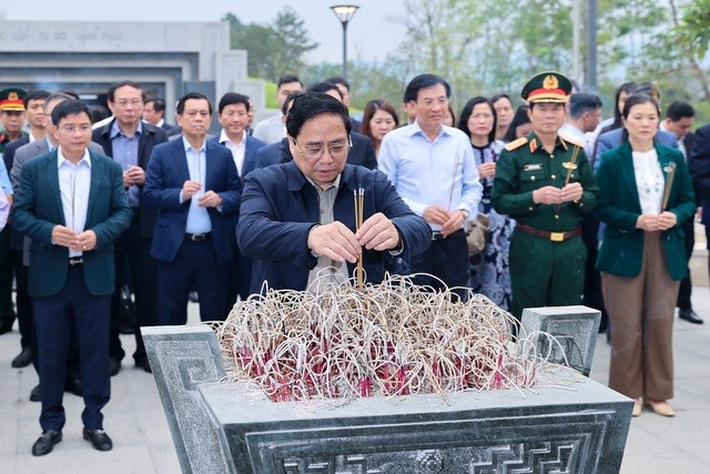 Thủ tướng tưởng niệm, tri ân các Anh hùng, liệt sĩ trong chiến dịch Điện Biên Phủ lịch sử - Anh 1
