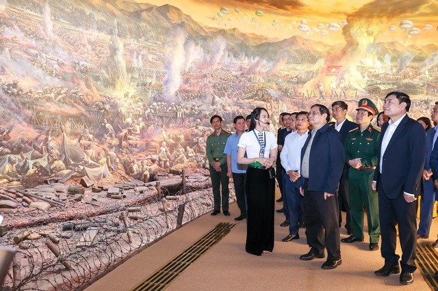 Thủ tướng tưởng niệm, tri ân các Anh hùng, liệt sĩ trong chiến dịch Điện Biên Phủ lịch sử - Anh 3