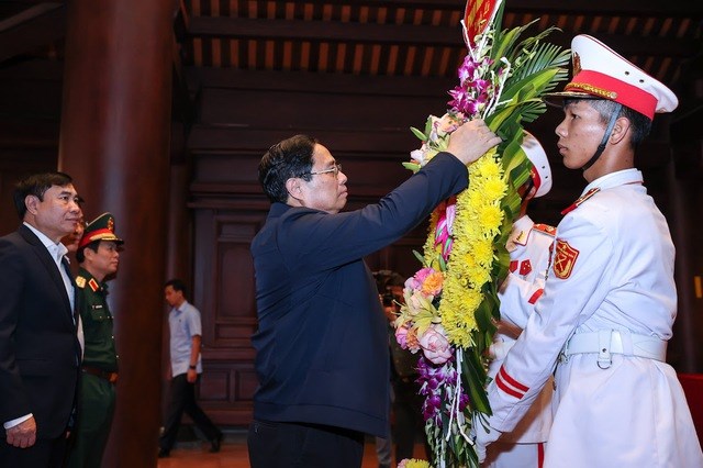 Thủ tướng tưởng niệm, tri ân các Anh hùng, liệt sĩ trong chiến dịch Điện Biên Phủ lịch sử - Anh 2