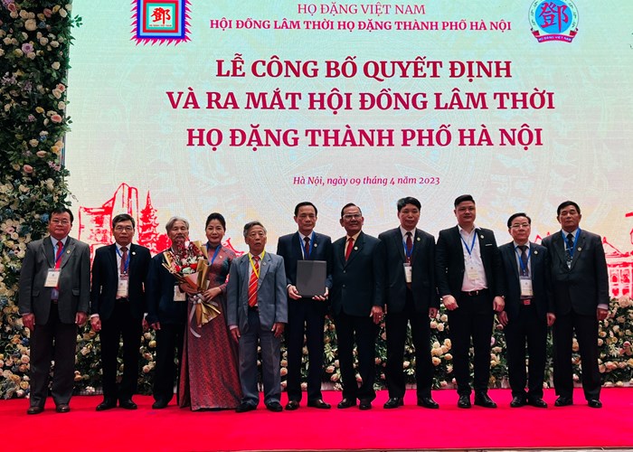 Xây dựng Tủ sách Đặng Thùy Trâm tặng bệnh viện, trường học ở vùng sâu, vùng xa - Anh 1